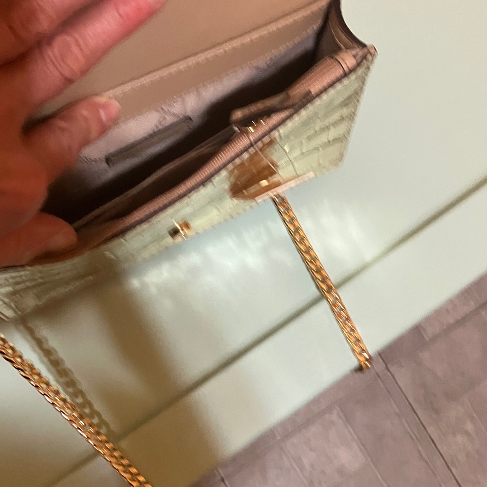 Michael Kors Jet Set Pale Gold Croc-Embossed leather Crossbody Bag - Picture 6 of 9